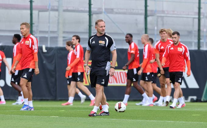 Trainer Mauro Lustrinelli, Mannschaft Fußball Fussball Training Bundesliga Herren DFL Saison 2026 2027 27.07.2026 1.FC Union Berlin FCU DFL regulations prohibit any use of photographs as image sequences and or quasi-video. *** Coach Mauro Lustrinelli, Team, Sports, Soccer, Soccer Training, Bundesliga, Men s, DFL, 2026–2027 Season, July 27, 2026, 1. FC Union Berlin (FCU). DFL regulations prohibit any use of photographs as image sequences and or quasi-video.
