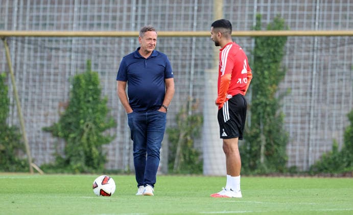 Sportdirektor Horst Heldt redet mit Livan Burcu Einzelbild Freisteller Aktion Fußball Fussball Training Bundesliga Herren DFL Saison 2026 2027 27.07.2026 1.FC Union Berlin FCU DFL regulations prohibit any use of photographs as image sequences and or quasi-video. *** Sports Director Horst Heldt talks with Livan Burcu; single image; cutout; action; sports; soccer; soccer training; Bundesliga; men s; DFL; 2026–2027 season; July 7, 2026; 1. FC Union Berlin; FCU; DFL regulations prohibit any use of photographs as image sequences and or quasi-video