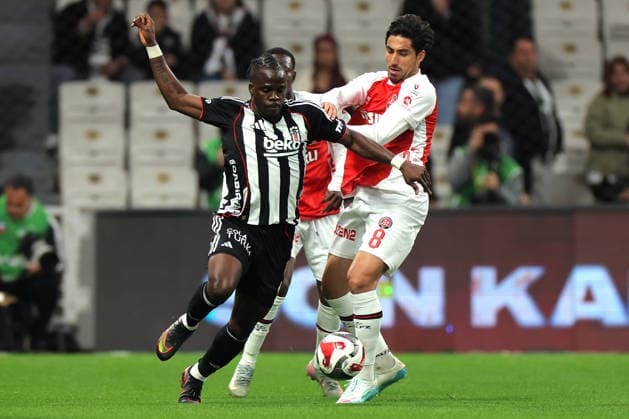 2026-04-27 Besiktas JK v Fatih Karagumruk SK - Trendyol Super Lig ISTANBUL, TURKEY - APRIL 27: Junior Olaitan of Besiktas JK, Berkay Ozcan of Fatih Karagumruk during the Trendyol Super Lig match between Besiktas JK and Fatih Karagumruk SK at Tupras Stadium on April 27, 2026 in Istanbul, Turkey. (Photo by BSR Agency) Istanbul Turkey Content not available for redistribution in The Netherlands directly or indirectly through any third parties. Copyright: xBSRxAgencyx