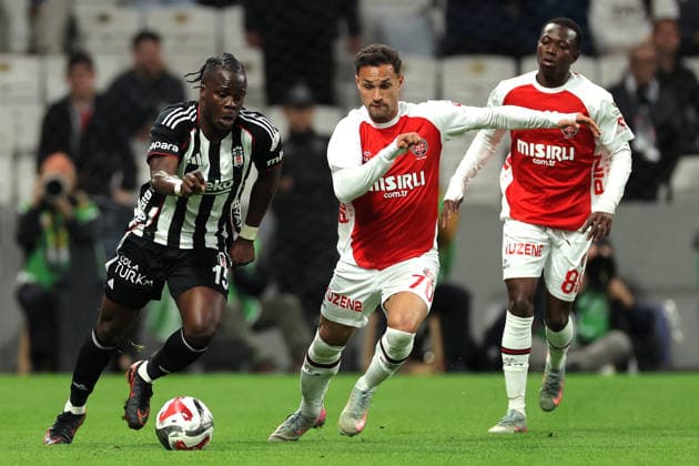 2026-04-27 Besiktas JK v Fatih Karagumruk SK - Trendyol Super Lig ISTANBUL, TURKEY - APRIL 27: Junior Olaitan of Besiktas JK, Serginho of Fatih Karagumruk during the Trendyol Super Lig match between Besiktas JK and Fatih Karagumruk SK at Tupras Stadium on April 27, 2026 in Istanbul, Turkey. (Photo by BSR Agency) Istanbul Turkey Content not available for redistribution in The Netherlands directly or indirectly through any third parties. Copyright: xBSRxAgencyx