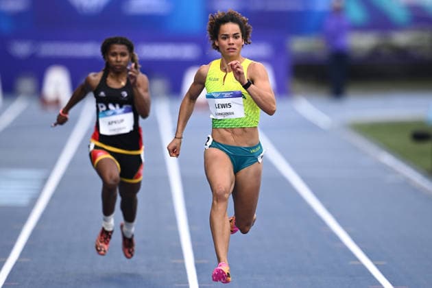 COM26 ATHLETICS, Torrie Lewis of Australia (left) competes in the Women s 100m Heats during the the Glasgow 2026 Commonwealth Games at Scotstoun Stadium in Glasgow, Scotland, Monday, July 27, 2026. ( NO ARCHIVING, EDITORIAL USE ONLY Glasgow United Kingdom  Copyright: xJOELxCARRETTx 20260727156743983160