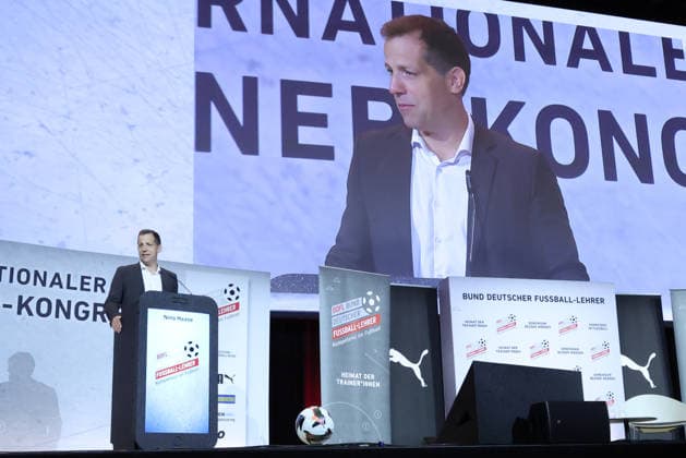 NINO HAASE OBERBUERGERMEISTER, MAINZ INTERNATIONALER TRAINER KONGRESS DES BDFL MAINZ *** NINO HAASE, MAYOR OF MAINZ, INTERNATIONAL COACHES CONGRESS OF THE BDFL IN MAINZ 