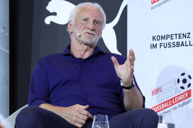 RUDI VOELLER INTERNATIONALER TRAINER KONGRESS DES BDFL MAINZ *** RUDI VOELLER: BDFL INTERNATIONAL COACHES CONGRESS IN MAINZ 