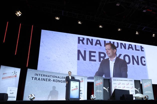 NINO HAASE OBERBUERGERMEISTER, MAINZ INTERNATIONALER TRAINER KONGRESS DES BDFL MAINZ *** NINO HAASE, MAYOR OF MAINZ, INTERNATIONAL COACHES CONGRESS OF THE BDFL IN MAINZ 