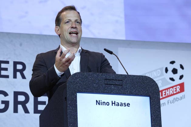 NINO HAASE OBERBUERGERMEISTER, MAINZ INTERNATIONALER TRAINER KONGRESS DES BDFL MAINZ *** NINO HAASE, MAYOR OF MAINZ, INTERNATIONAL COACHES CONGRESS OF THE BDFL IN MAINZ 