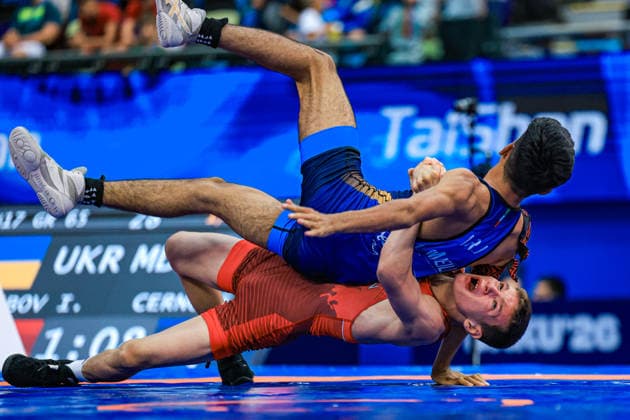 U17, U 17 Wrestling World Championships 48kg GR - Omar Salmanov (AZE) df. Ali Morteza Esmaeili Leivesi (IRI) *** U17 Wrestling World Championships, 48 kg Greco-Roman: Omar Salmanov (AZE) def. Ali Morteza Esmaeili Leivesi (IRI) Copyright: xUnitedxWorldxWrestlingx xAmirrezx UWW-U17-WC-BAKU-2026