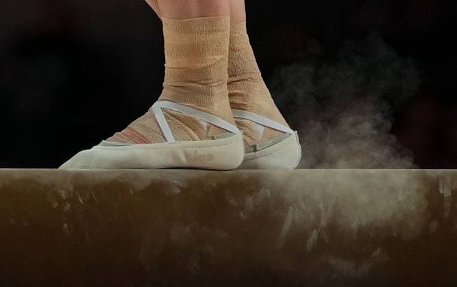 A puff of chalk dust from Elsabeth Black of Canada s shoes as she performs on the Beam during the third rotation of the Artistic Gymnastics Women s All-Around Final. Glasgow 2026 Commonwealth Games, Day Four, Glasgow, Scotland, UK - 26 Jul 2026Glasgow Scotland United Kingdom  Copyright: xStuartxWallace Shutterstockx 17005518cd
