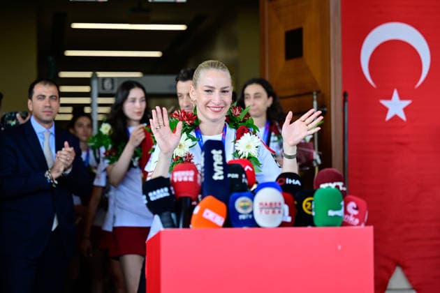 Turkiye’s women’s volleyball team receives a welcoming ceremony in Istanbul after VNL Championship ISTANBUL, TURKIYE - JULY 27: Gizem Orge of Turkiye speaks during the welcoming ceremony for the Turkiye’s national women’s volleyball team at Istanbul Airport after winning the 2026 FIVB Volleyball Women s Nations League title, in Istanbul, Turkiye on July 27, 2026. Cem Tekkesinoglu Anadolu Istanbul Turkey. Editorial use only. Please get in touch for any other usage.  Copyright: x2026xAnadoluxCemxTekkesinoglux