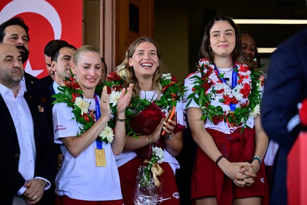 Turkiye’s women’s volleyball team receives a welcoming ceremony in Istanbul after VNL Championship ISTANBUL, TURKIYE - JULY 27: Turkiye’s national women’s volleyball team is welcomed at Istanbul Airport after winning the 2026 FIVB Volleyball Women s Nations League title, in Istanbul, Turkiye on July 27, 2026. Cem Tekkesinoglu Anadolu Istanbul Turkey. Editorial use only. Please get in touch for any other usage.  Copyright: x2026xAnadoluxCemxTekkesinoglux