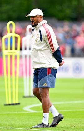 27.07.2026, Fussball Bundesliga 2026 2027, Trainingslager FC Bayern München in Rottach-Egern am Tegernsee (Bayern). Trainer Vincent Kompany (FC Bayern München) ruft *** July 27, 2026, 2026–2027 Bundesliga, FC Bayern Munich training camp in Rottach Egern on Lake Tegernsee, Bayern coach Vincent Kompany, FC Bayern Munich calls