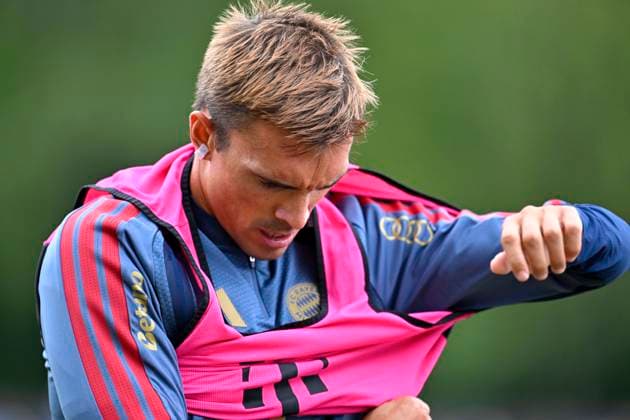 27.07.2026, Fussball Bundesliga 2026 2027, Trainingslager FC Bayern München in Rottach-Egern am Tegernsee (Bayern). Joao Palhinha (FC Bayern München) sein Ohr im Detail *** July 27, 2026, 2026–2027 Bundesliga, FC Bayern Munich training camp in Rottach Egern on Lake Tegernsee, Bavaria, Joao Palhinha, FC Bayern Munich: A Closer Look