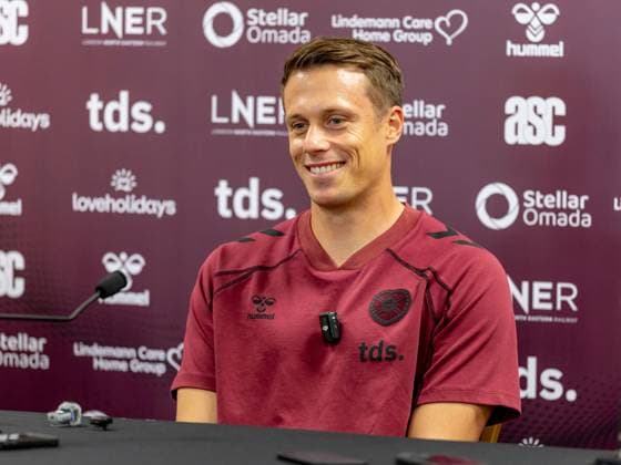 Alexander Schwolow of Hearts of Midlothian Speak to the press ahead of the clash with Sturm Graz Heart of Midlothian press conference, PK, Pressekonferenz ahead of their UEFA Champions League Qualifier, Football, Tynecastle Park, Edinburgh, Scotland, UK - 27 Jul 2026Edinburgh Oriam Scotland United Kingdom  Copyright: xAlanxRennie Shutterstockx 17015679ae
