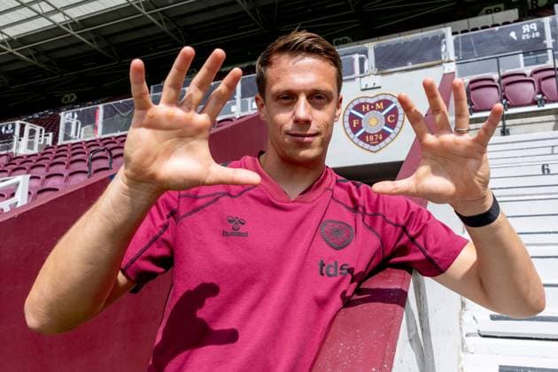 Alexander Schwolow of Hearts of Midlothian Speak to the press ahead of the clash with Sturm Graz Heart of Midlothian press conference, PK, Pressekonferenz ahead of their UEFA Champions League Qualifier, Football, Tynecastle Park, Edinburgh, Scotland, UK - 27 Jul 2026Edinburgh Oriam Scotland United Kingdom  Copyright: xAlanxRennie Shutterstockx 17015679at