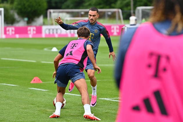 Arijon IBRAHIMOVIC (Bayern Muenchen), Aktion,Zweikampf . Oeffentliches Training FC Bayern Muenchen im Trainingslager in Rottach Egern am 27.07.2026. Fussball 1. Bundesliga,Saison 2026 2027. *** Arijon IBRAHIMOVIC, Bayern Munich; Action, Tackle; FC Bayern Munich Open Practice at the Training Camp in Rottach Egern on July 27, 2026; Soccer; Bundesliga 1; 2026–2027 Season