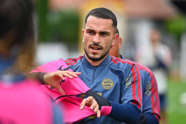 Arijon IBRAHIMOVIC (Bayern Muenchen), Einzelbild,angeschnittenes Einzelmotiv,Halbfigur,halbe Figur. Oeffentliches Training FC Bayern Muenchen im Trainingslager in Rottach Egern am 27.07.2026. Fussball 1. Bundesliga,Saison 2026 2027. *** Arijon IBRAHIMOVIC Bayern Munich, single image, cropped close-up, half-length portrait, half-figure. FC Bayern Munich public training session at the training camp in Rottach-Egern on July 27, 2026. Soccer, Bundesliga 1,2026–2027 season
