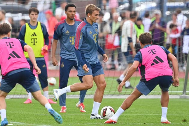 Joao PALHINHA (Bayern Muenchen), Aktion,Zweikampf. Oeffentliches Training FC Bayern Muenchen im Trainingslager in Rottach Egern am 27.07.2026. Fussball 1. Bundesliga,Saison 2026 2027. Â *** Joao PALHINHA, Bayern Munich; Action, Tackle; FC Bayern Munich s public training session at the training camp in Rottach-Egern on July 27, 2026; Soccer, Bundesliga 1, 2026–2027 season Â