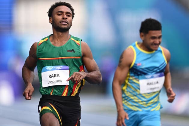 COM26 ATHLETICS, Rizon Rara of Vanuatu competes in the Men s 100m Heats during the the Glasgow 2026 Commonwealth Games at Scotstoun Stadium in Glasgow, Scotland, Monday, July 27, 2026. ( NO ARCHIVING, EDITORIAL USE ONLY Glasgow United Kingdom  Copyright: xJOELxCARRETTx 20260728146570331480