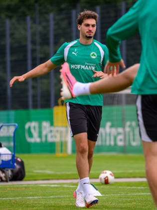 27.07.2026 - Fussball - 2. Bundesliga - Saison 2026 2027 - SpVgg Greuther Fürth Fuerth ( Kleeblatt ) - Training - - xwoxzix - Maxim Dal (5, SpVgg Greuther Fürth ) *** July 27, 2026 Soccer 2. Bundesliga 2026–2027 Season SpVgg Greuther Fürth Fürth Kleeblatt Training xwoxzix Maxim Dal 5, SpVgg Greuther Fürth