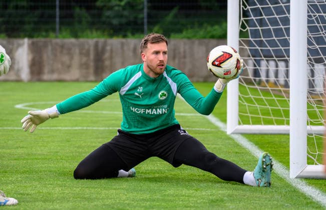 27.07.2026 - Fussball - 2. Bundesliga - Saison 2026 2027 - SpVgg Greuther Fürth Fuerth ( Kleeblatt ) - Training - - xwoxzix - Pelle Boevink (26, SpVgg Greuther Fürth ) *** July 27, 2026 Soccer 2. Bundesliga 2026–2027 Season SpVgg Greuther Fürth Fürth Kleeblatt Training xwoxzix Pelle Boevink, 26, SpVgg Greuther Fürth