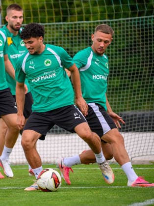 27.07.2026 - Fussball - 2. Bundesliga - Saison 2026 2027 - SpVgg Greuther Fürth Fuerth ( Kleeblatt ) - Training - - xwoxzix - Mehmet Avlayici (44, SpVgg Greuther Fürth ) vor Jakob Krautkrämer (48, SpVgg Greuther Fürth ) *** July 27, 2026 Soccer 2. Bundesliga 2026–2027 Season SpVgg Greuther Fürth (Füroth Kleeblatt) Training xwoxzix Mehmet Avlayici 44, SpVgg Greuther Fürth vs. Jakob Krautkrämer 48, SpVgg Greuther Fürth