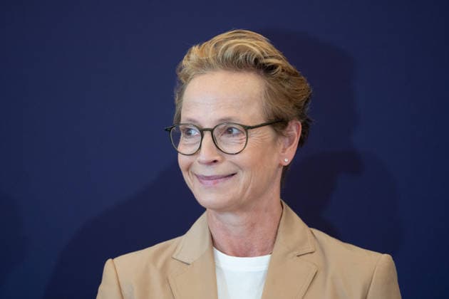 Isabell WERTH, Dressurreiterin, Portraet, Porträt, Portrait, Angeschnittenes Einzelbild, Einzelmotiv, Pressekonferenz vor den FEI World Championships 2026 in Aachen, Weltmeisterschaft, Reiten, Reitsport, in der NRW Staatskanzlei in Duesseldorf, 27.07.2026 Â *** Isabell WERTH, dressage rider, portrait, cropped single image, single subject, press conference ahead of the 2026 FEI World Championships in Aachen, World Championships, equestrian sports, at the State Chancellery of North Rhine-Westphalia in Düsseldorf, July 27, 2026 Â