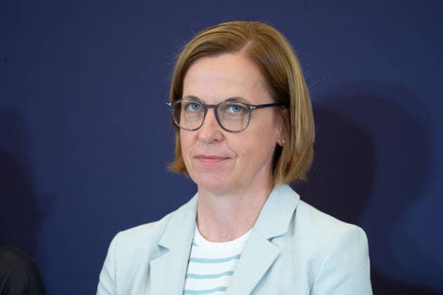 Birgit ROSENBERG, Vorstandsmitglied des Aachen-Laurensberger Rennverein e.V. (ALRV), Portraet, Porträt, Portrait, Angeschnittenes Einzelbild, Einzelmotiv, Pressekonferenz vor den FEI World Championships 2026 in Aachen, Weltmeisterschaft, Reiten, Reitsport, in der NRW Staatskanzlei in Duesseldorf, 27.07.2026 Â *** Birgit ROSENBERG, Board Member of the Aachen Laurensberger Rennverein e.V. (ALRV), Portrait, Portrait, Close-up, Single Image, Single Subject, Press Conference ahead of the 2026 FEI World Championships in Aachen, World Championships, Equestrian Sports, at the State Chancellery of North Rhine-Westphalia in Düsseldorf, July 27, 2026 Â