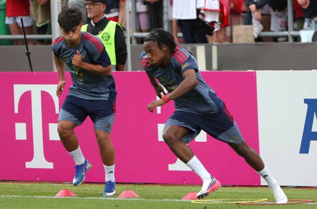 27.07.2026, FC Bayern Muenchen, Trainingslager am Tegernsee , Fussball, im Bild: Maicon Cardoso (FCB) und Wisdom Mike (FC Bayern Muenchen) *** July 27, 2026, FC Bayern Munich, training camp at Lake Tegernsee, soccer, sports, pictured: Maicon Cardoso (FCB) and Wisdom Mike (FC Bayern Munich)