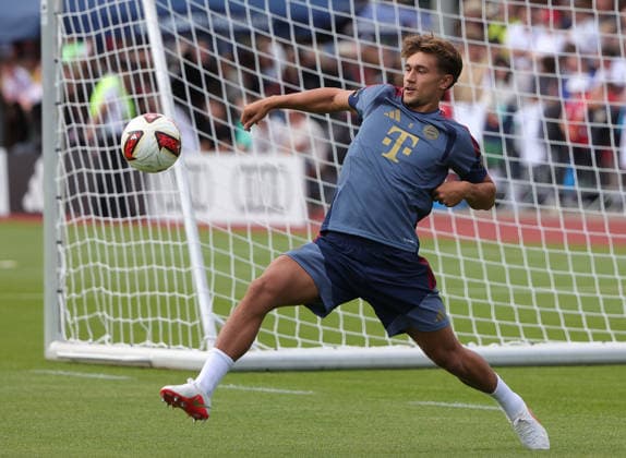 27.07.2026, FC Bayern Muenchen, Trainingslager am Tegernsee , Fussball, im Bild: Tom Bischof (FC Bayern Muenchen) *** July 27, 2026, FC Bayern Munich, Training Camp at Lake Tegernsee, Soccer, Sports, Pictured: Tom Bischof, FC Bayern Munich