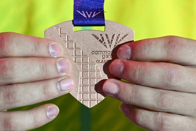 COM26 ARTISTIC GYMNASTICS, James Hardy of Australia holds on to his medal after winning Bronze in the Artistic Gymnastics Men™s Rings Final during the Glasgow 2026 Commonwealth Games at the Glasgow International Arena in Glasgow, Scotland, Monday, July 27, 2026. ( NO ARCHIVING, EDITORIAL USE ONLY Glasgow Scotland United Kingdom  Copyright: xLUKASxCOCHx 20260728135592189666