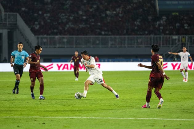 July 27, 2026, Bogor, West Java, Indonesia: Cambodia national footballer Souhana Sos (left) contested the ball with Indonesia National footballer Thom Haye (cebter) during the Group A match of the 2026 ASEAN Hyundai Cup at Pakansari Stadium, Bogor, West Java, Monday Bogor Indonesia - ZUMAm344 20260727_zip_m344_007 Copyright: xHufazxMuhammadx