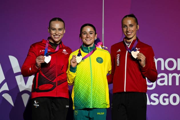 COM26 ARTISTIC GYMNASTICS, Kate McDonald of Australia poses for photographs with Silver medallist Elsabeth Black of Canada and Bronze medallist Emily Roper of Wales on the podium after winning in the Artistic Gymnastics Women™s Uneven Bars Final during the Glasgow 2026 Commonwealth Games at the Glasgow International Arena in Glasgow, Scotland, Monday, July 27, 2026. ( NO ARCHIVING, EDITORIAL USE ONLY Glasgow Scotland United Kingdom  Copyright: xLUKASxCOCHx 20260728185508795115