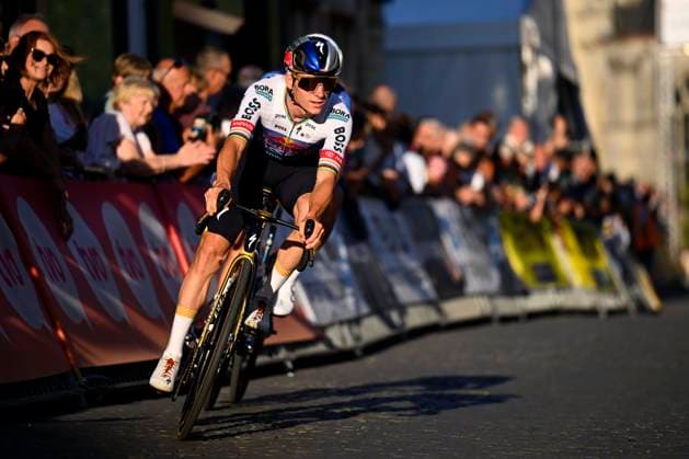 Na-Tourcriterium Aalst - 27 07 2026 AALST, BELGIUM - JULY 27 : Evenepoel Remco (BEL) of Red Bull BORA Hansgrohe in action during the 89th edition of the post Tour de France criterium of Aalst cycling race on July 27, 2026 in Aalst, Belgium, 27 07 2026 Aalst Belgium  Copyright: xTomasxSiskx