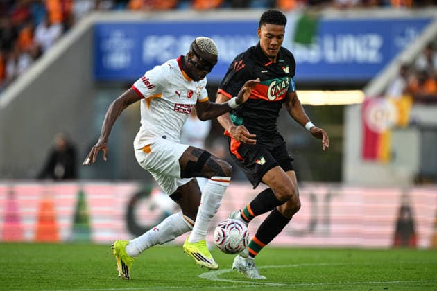 Galatasaray v Venezia FC - Friendly LINZ, AUSTRIA - JULY 27: Victor Osimhen (L) of Galatasaray in action during a pre-season friendly match between Galatasaray and Italy s Venezia FC at Hofmann Personal Stadion in Linz, Austria, on July 27, 2026. Akin Celiktas Anadolu Linz Austria. Editorial use only. Please get in touch for any other usage.  Copyright: x2026xAnadoluxAkinxCeliktasx