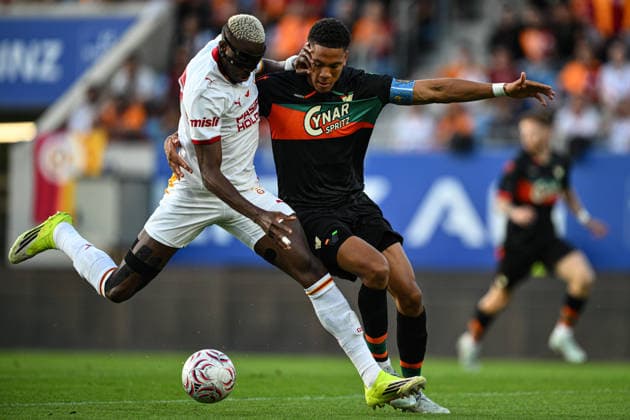 Galatasaray v Venezia FC - Friendly LINZ, AUSTRIA - JULY 27: Victor Osimhen (L) of Galatasaray in action during a pre-season friendly match between Galatasaray and Italy s Venezia FC at Hofmann Personal Stadion in Linz, Austria, on July 27, 2026. Akin Celiktas Anadolu Linz Austria. Editorial use only. Please get in touch for any other usage.  Copyright: x2026xAnadoluxAkinxCeliktasx