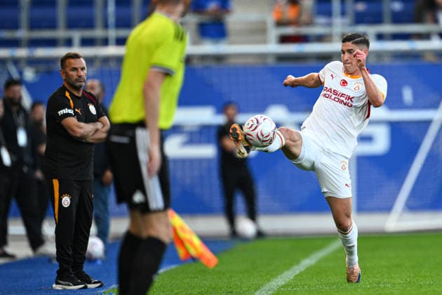 Galatasaray v Venezia FC - Friendly LINZ, AUSTRIA - JULY 27: Roland Sallai (R) of Galatasaray in action during a pre-season friendly match between Galatasaray and Italy s Venezia FC at Hofmann Personal Stadion in Linz, Austria, on July 27, 2026. Akin Celiktas Anadolu Linz Austria. Editorial use only. Please get in touch for any other usage.  Copyright: x2026xAnadoluxAkinxCeliktasx