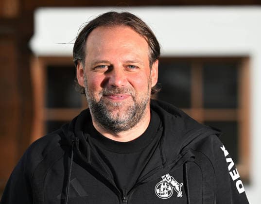 25.07.2026, xophax, Fussball 1.Bundesliga, 1.FC Koeln Trainingslager . Mannschaft des 1.FC Köln in Kitzbühel .Training in Sankt Johann. Kaderplaner Tim Steidten (1.FC Köln ) Kitzbühel *** July 25, 2026, xophax, Soccer, Bundesliga 1, 1. FC Köln Training Camp: 1. FC Köln Team in Kitzbühel; Training in Sankt Johann; Roster Manager Tim Steidten; 1. FC Köln; Kitzbühel