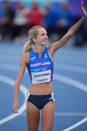 Mena Scatchard of Scotland waves to the crowd before running in Heat 2 of the Women s 800m. Glasgow 2026 Commonwealth Games, Day Five, Glasgow, Scotland, UK - 27 Jul 2026Glasgow Scotland United Kingdom  Copyright: xStuartxWallace Shutterstockx 17005519a