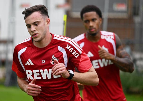 25.07.2026, xophax, Fussball 1.Bundesliga, 1.FC Koeln Trainingslager . Mannschaft des 1.FC Köln in Kitzbühel .Training in Sankt Johann. Lauftraining : V.l.n.rechts : Paul Okon - Engstler und David Fürst ( beide 1.FC Köln ) Kitzbühel *** July 25, 2026, xophax, Soccer, Bundesliga 1, 1. FC Köln Training Camp: 1. FC Köln team in Kitzbühel; training in Sankt Johann; running drill; from left to right: Paul Okon, Engstler, and David Fürst, all of 1. FC Köln; Kitzbühel