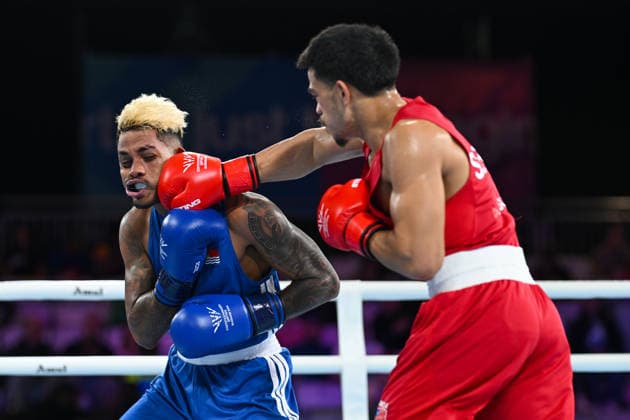 COM26 BOXING, Marion Ah Tong of Samoa (red) fights Tavita Kaoma of Kiribati during the Men™s 70kg Round of 16 match of the Glasgow 2026 Commonwealth Games at SEC Centre in Glasgow, Scotland, Monday, July 27, 2026. ( NO ARCHIVING, EDITORIAL USE ONLY Glasgow Scotland United Kingdom  Copyright: xLUKASxCOCHx 20260728111283198313