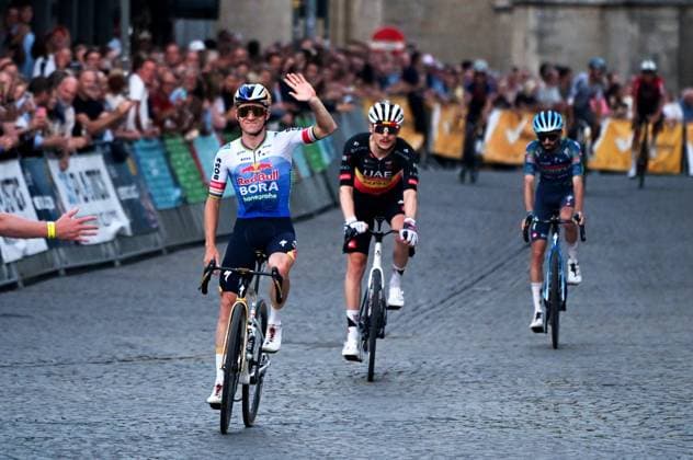 Belgian Remco Evenepoel of Red Bull-BORA-hansgrohe celebrates after winning the Natourcriterium Aalst cycling event, Monday 27 July 2026, in Aalst. The traditional criteriums are local showcases for which mainly cyclists who rode the Tour de France are invited. ELIASxROM  x182186126x