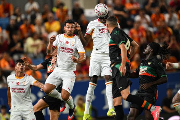 Galatasaray v Venezia FC - Friendly LINZ, AUSTRIA - JULY 27: Victor Osimhen (3rd R) and Kaan Ayhan (2nd L) of Galatasaray in action during a pre-season friendly match between Galatasaray and Italy s Venezia FC at Hofmann Personal Stadion in Linz, Austria, on July 27, 2026. Akin Celiktas Anadolu Linz Austria. Editorial use only. Please get in touch for any other usage.  Copyright: x2026xAnadoluxAkinxCeliktasx