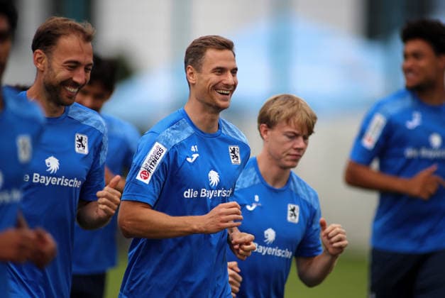 Fussball, Herren, Regionalliga Bayern, Saison 2026 2027, TSV 1860 München, Training Dennis Dressel (TSV 1860 München) beim Laufen *** Soccer, Men s, Bavarian Regional League, 2026–2027 Season, TSV 1860 Munich, Training: Dennis Dressel of TSV 1860 Munich running