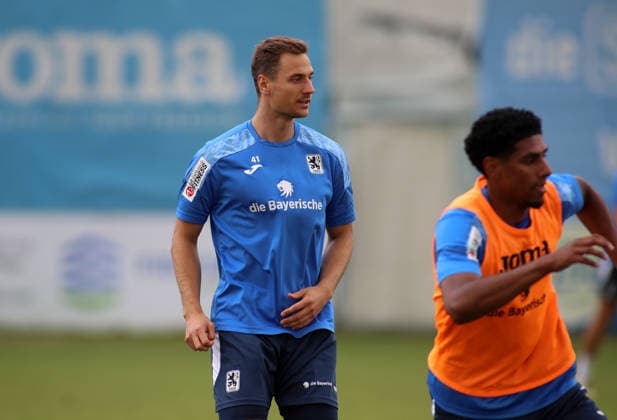 Fussball, Herren, Regionalliga Bayern, Saison 2026 2027, TSV 1860 München, Training Dennis Dressel (TSV 1860 München) stehend, Kopf, Oberkörper *** Soccer, Men s, Bavarian Regional League, 2026–2027 Season, TSV 1860 Munich, Training: Dennis Dressel of TSV 1860 Munich standing, head, upper body