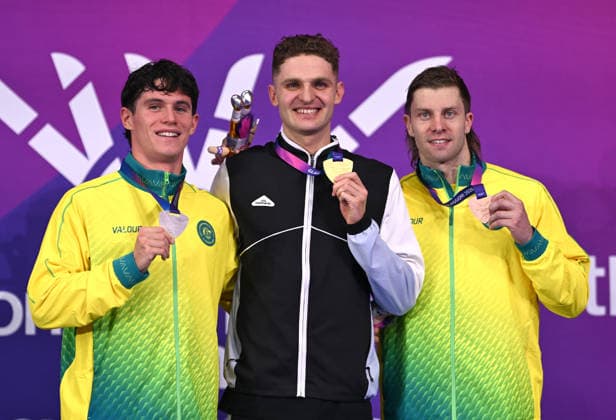 COM26 SWIMMING FINALS, Gold medalist Lewis Clareburt of New Zealand, Silver medalist Harrison Turner of Australia and Bronze medalist Matthew Temple of Australia pose during the Men s 200m Butterfly Medal Ceremony at the Glasgow 2026 Commonwealth Games at the Tollcross International Swimming Centre in Glasgow, Scotland, Monday, July 27, 2026. ( NO ARCHIVING, EDITORIAL USE ONLY Glasgow Scotland United Kingdom  Copyright: xDEANxLEWINSx 20260728135262988075