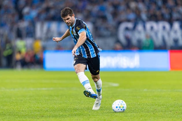 RECORD DATE NOT STATED 26th July 2026, Arena do Gremio Stadium, Porto Alegre, Brazil; Serie A Football; Gremio versus Fluminense; Walter Kannemann of Gremio passes the ball RichardxDucker DiaEsportivo