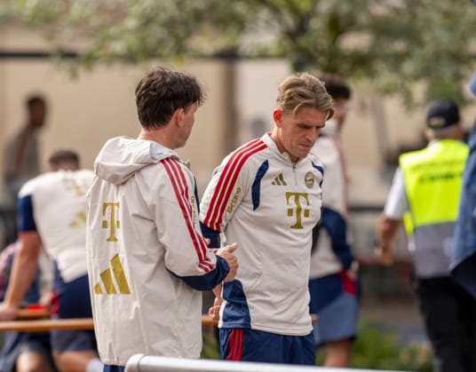 27.07.2026, Fussball Bundesliga 2026 2027, Trainingslager FC Bayern München in Rottach-Egern am Tegernsee (Bayern). re: Sportdirektor Christoph Freund (Bayern München) nachdenklich *** July 27, 2026, 2026–2027 Bundesliga, FC Bayern Munich training camp in Rottach Egern on Lake Tegernsee; Bayern s sporting director Christoph Freund; Bayern Munich pensive