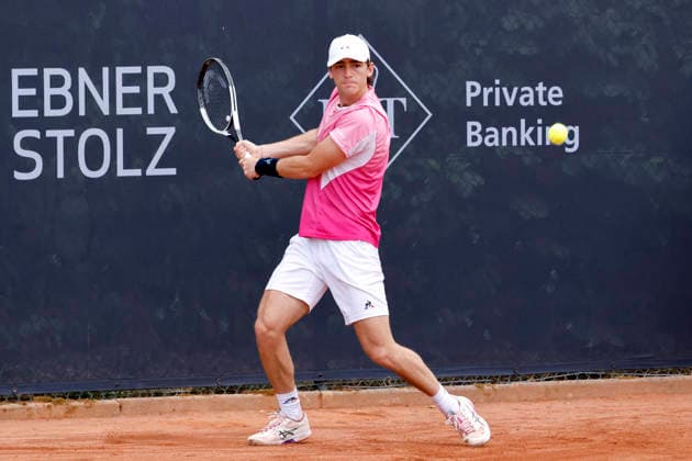 Tennisspieler Valerio Aboian (ARG) in der Qualifikationsrunde bei den Bonn Open 2026 (auch: ATP, Tennis Herren Challenger Bonn). Die Bonn Open sind Teil der ATP Challenger Tour und werden im Freien auf Sand ausgetragen. Bonn, 27.07.2026 NRW Deutschland *** Tennis player Valerio Aboian (ARG) in the qualifying round at the 2026 Bonn Open, also known as the ATP Challenger Bonn. The Bonn Open is part of the ATP Challenger Tour and is played outdoors on clay. Bonn, July 27, 2026, North Rhine-Westphalia, Germany Copyright: xChristophxHardtx
