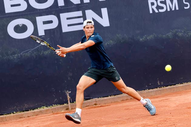 Tennisspieler Mika Petkovic (GER) in der Qualifikationsrunde bei den Bonn Open 2026 (auch: ATP, Tennis Herren Challenger Bonn). Die Bonn Open sind Teil der ATP Challenger Tour und werden im Freien auf Sand ausgetragen. Bonn, 27.07.2026 NRW Deutschland *** Tennis player Mika Petkovic (GER) in the qualifying round at the 2026 Bonn Open, also known as the ATP Challenger Bonn. The Bonn Open is part of the ATP Challenger Tour and is played outdoors on clay. Bonn, July 27, 2026, North Rhine-Westphalia, Germany Copyright: xChristophxHardtx