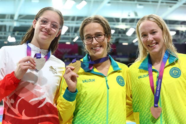 July 27, 2026, Glasgow, Scotland, Great Britain: JENNA FORRESTER of Australia (center), AMALIE SMITH of England (left) and ELLA RAMSAY of Australia (right) pose with their gold, silver and bronze medals in the Swimming Women s 100m Freestyle Final of the Commonwealth Games Glasgow 2026 at the Tollcross International Swimming Centre in Glasgow, Scotland. Commowealth Games 2026: Swimming  - ZUMAc179 20260727_zep_c179_288 Copyright: xMickaelxChavetx