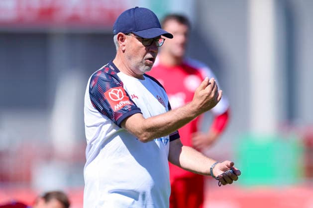 Trainer Urs Fischer (1. FSV Mainz 05) gestikuliert, Tag 2, Trainingslager 1. FSV Mainz 05, Sportzentrum am 28. July 2026 in Wörgl, Österreich. (Foto von Marco Steinbrenner DeFodi Images) Trainer Urs Fischer (1. FSV Mainz 05) gestures, Tag 2, Trainingslager 1. FSV Mainz 05, Sportzentrum, July 28, 2026 in Wörgl, Austria. (Photo by Marco Steinbrenner DeFodi Images) - *** Coach Urs Fischer of 1. FSV Mainz 05 gestures, Day 2, 1. FSV Mainz 05 training camp, Sports Center on July 28, 2026, in Wörgl, Austria Photo by Marco Steinbrenner DeFodi Images Coach Urs Fischer of 1. FSV Mainz 05 gestures, Day 2, 1. FSV Mainz 05 training camp, Sports Center, July 28, 2026, in Wörgl, Austria. Photo by Marco Steinbrenner, DeFodi Images